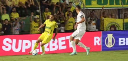 Atacante do Mirassol é expulso e depois tem gol validado pelo VAR