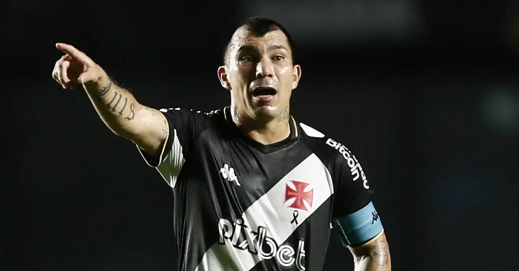 Medel não é mais jogador do Vasco