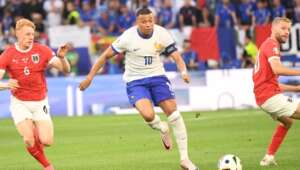 Mbappé quebra nariz e vira problema para França na Eurocopa