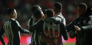 Internacional 1 x 2 Atlético-MG - Galo marca no fim e encerra jejum na Série A