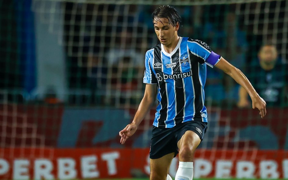 Zagueiro renova com o Grêmio e pode encerrar carreira no fim do ano