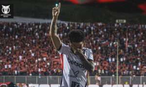 Vitória 4 x 2 Atlético-MG - Leão domina o Galo e sai do Z-4