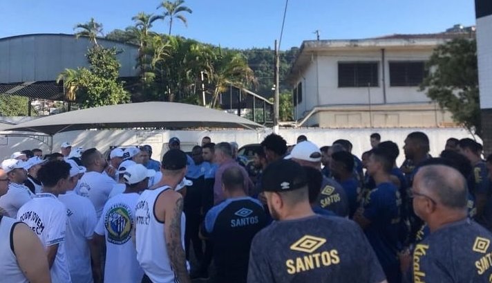 Torcida organizada vai ao CT cobrar o Santos, agora fora do G-4 da Série B