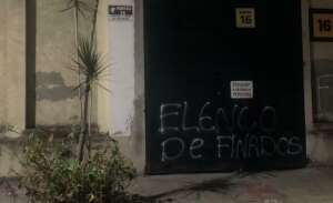 São Januário é pichado após goleada sofrida pelo Vasco: 'Frouxos'