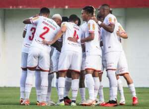 Tombense x Floresta - Carcará tenta voltar ao G8 contra Verdão embalado