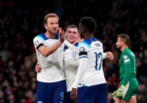 Inglaterra bate a Bósnia e Alemanha esbarra na Ucrânia