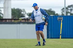 Série B: Dal Pozzo completa um mês no Avaí, promove revolução e coloca time no G-4