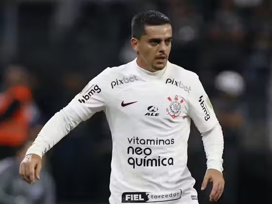 Lesão na coxa deve deixar Fagner fora do time do Corinthians até o final do mês