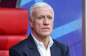 Deschamps diz que nariz quebrado de Mbappé melhora a cada dia: 'Ele quer jogar'