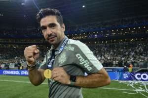 Abel Ferreira se torna técnico mais longevo da história do Palmeiras: 'Motivo de orgulho'