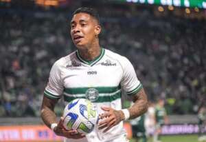 Dirigente do Coritiba rebate advogado de Alef Manga e indica saída do atacante