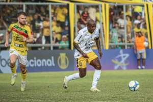 Amazonas 2 x 1 Brusque - Onça-pintada respira na Série B com gols de veteranos