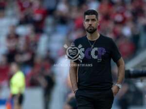 Balançando no Corinthians, treinador reencontra o Cuiabá