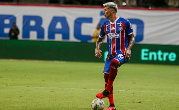 Bahia treina e fica na expectativa de Victor Cuesta e Jota