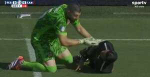 Copa América: Bandeirinha assusta ao desmaiar em campo