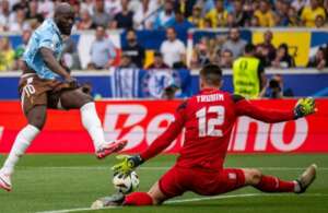 Bélgica joga mal, empata com a Ucrânia, mas avança ao mata-mata da Eurocopa