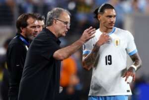 VIRALIZOU! Marcelo Bielsa confunde rede de restaurantes com jogador durante coletiva de imprensa