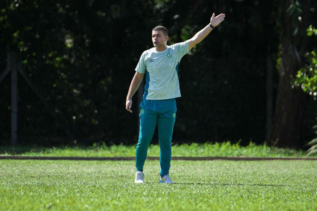 Chapecoense atualiza situação de lesionados e Louzer continua com sete desfalques