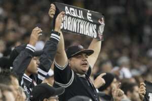 Organizada marca protesto após Corinthians entrar na degola