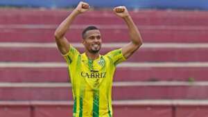 Guarani monitora mercado e tem ex-atacante do Benfica como alvo