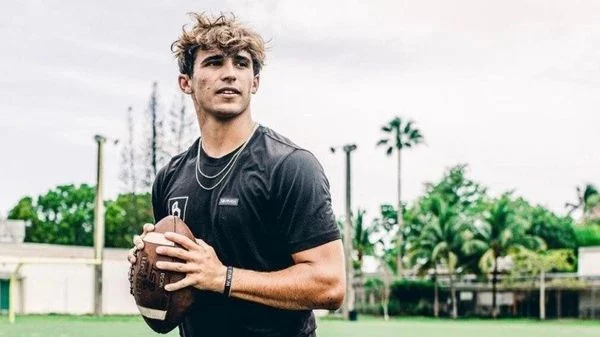 Ronaldo fecha parceria com filho de Vitor Belfort, aspirante à NFL