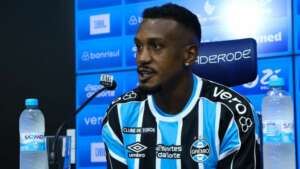Edenílson lamenta derrota do Grêmio e diz que Flamengo tem melhor elenco do Brasil