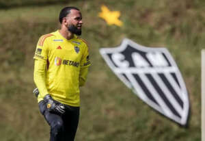 Criticado pela torcida, goleiro aumenta lista de desfalques do Atlético-MG