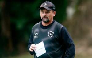 Coritiba encaminha acerto com treinador para sequência da Série B