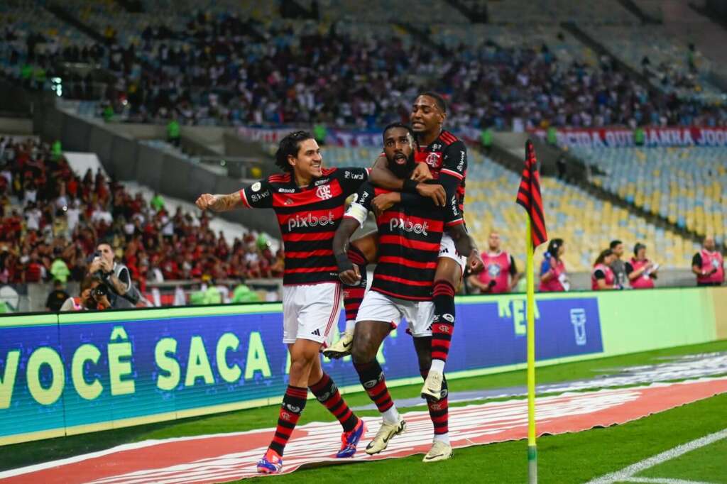BRASILEIRÃO: Flamengo vira líder e Palmeiras segue na cola