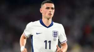Phil Foden retorna à seleção inglesa após acompanhar nascimento do filho