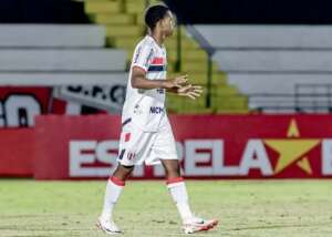 Copa Paulista: Promessa do Botafogo-SP celebra estreia no profissional: 