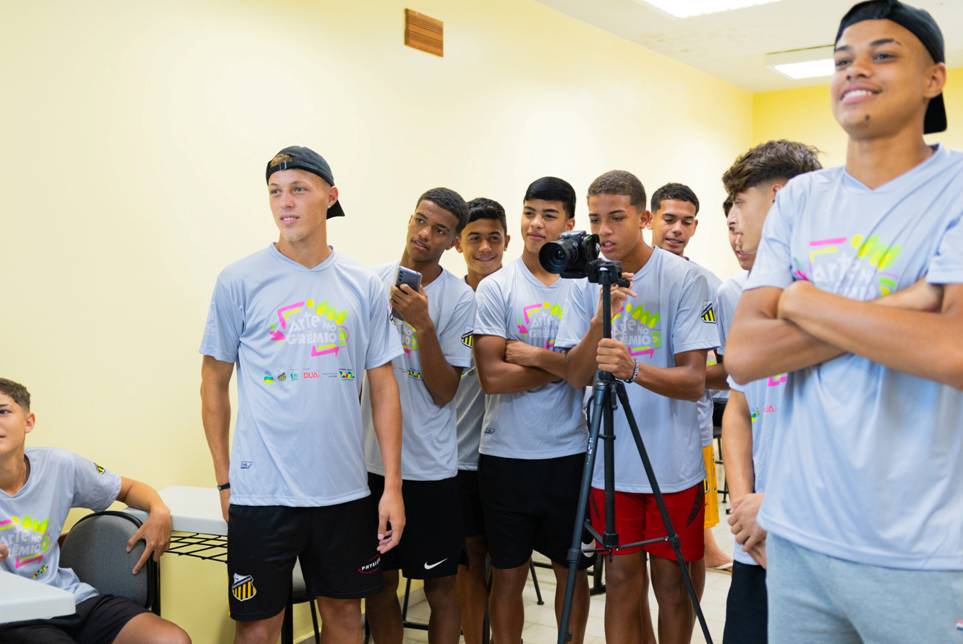 Atletas da base do Novorizontino participam de oficinas culturais do Projeto Arte 1 Novorizontino