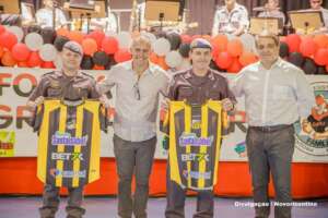 Série B: Antes de duelo inédito, Eduardo Baptista é padrinho de estudantes em Novo Horizonte