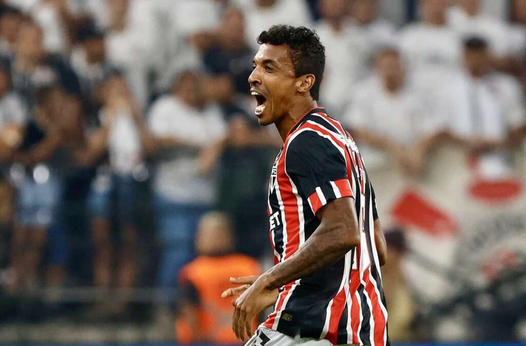 Algoz, Luiz Gustavo reencontra o Corinthians na Neo Química Arena: ‘Clássico especial’