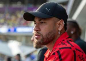 Jornalista sobre Neymar: 'Estava fantasiado de artista de cinema na arquibancada'