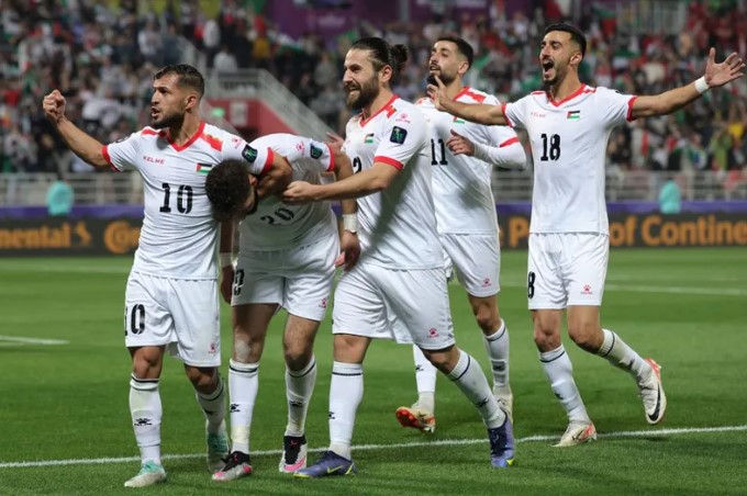 Em meio à guerra, jogadores palestinos sonham com a Copa do Mundo