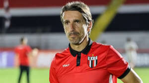 Treinador do Botafogo-SP enaltece jogadores após vitória sobre o Santos na Série B: 