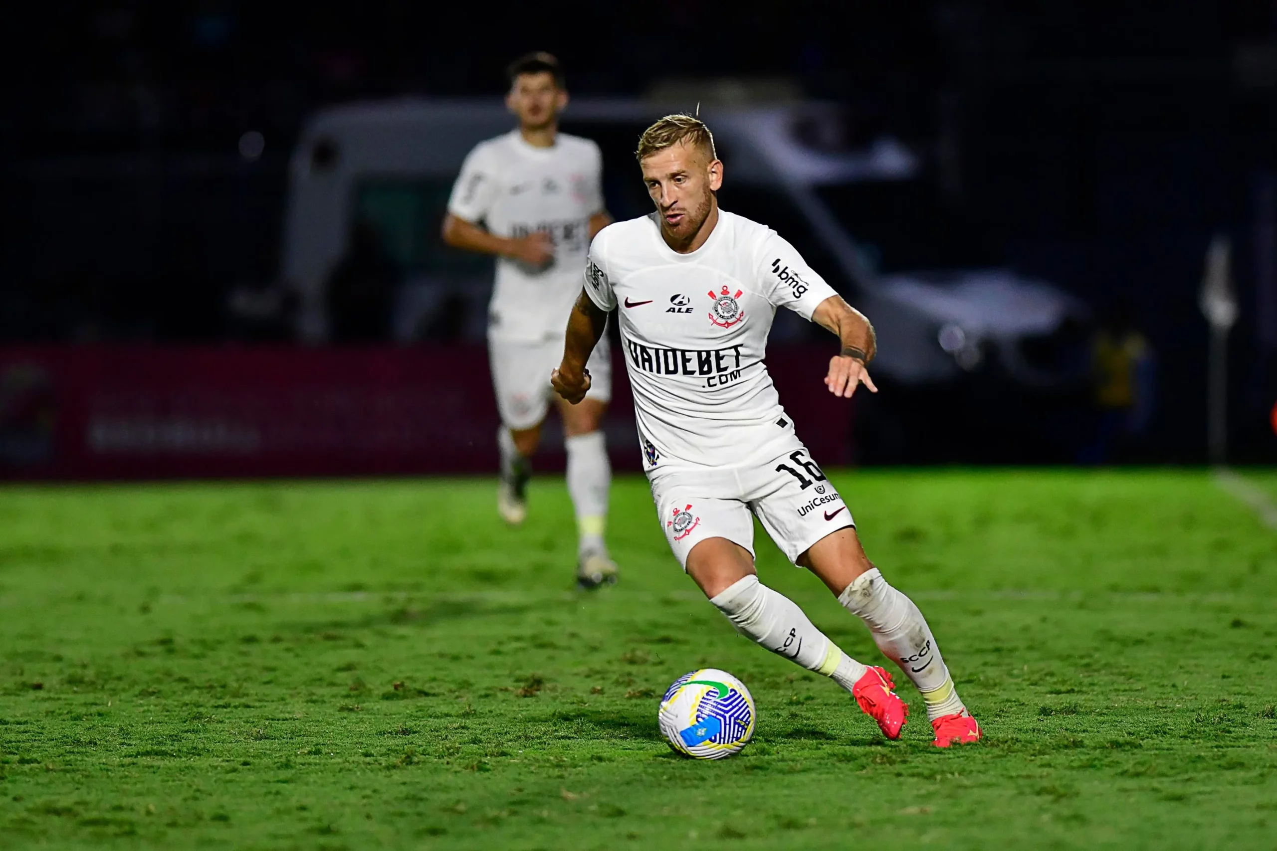 Pedro Henrique volta a sentir problema muscular no Corinthians; time do clássico é mistério