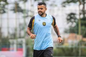 Meia do Amazonas lamenta empate na Série B: 