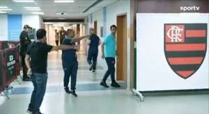 Ops! Rodrigo Caio faz confusão e quase entra no vestiário do Flamengo