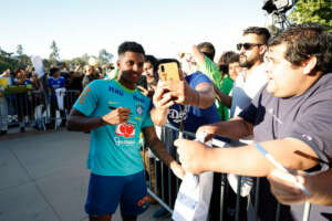 Rodrygo cita importância de conquistar Copa América e se diz honrado em vestir a 10 da seleção