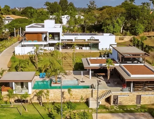 Conheça mansão de Gustavo Scarpa que está à venda na região de Campinas