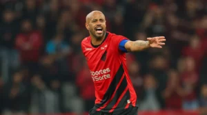 Thiago Heleno se diz surpreso com saída de Cuca do Athletico: ‘Pulou do barco’