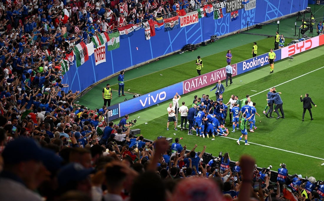 torcedores da italia e da croacia durante o jogo entre as duas selecoes pela eurocopa 2145548