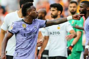 Torcedores são condenados a prisão por insultos racistas a Vini Jr. VEJA!