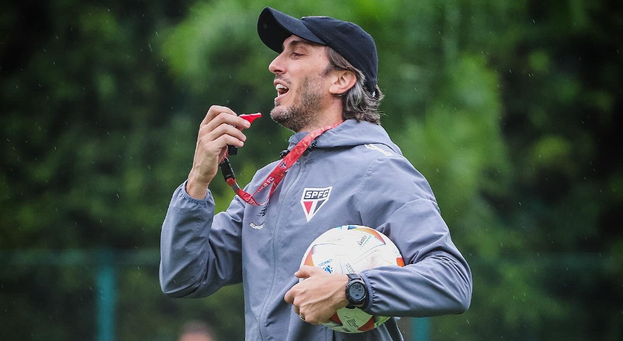 Zubeldía faz treino tático e começa definir São Paulo para duelo com Internacional