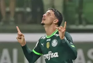 Piquerez alcança marca de 100 vitórias pelo Palmeiras