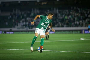 Atacante do Guarani pede desculpa por expulsão no Dérbi 207 pela Série B: 'Acabei pecando'