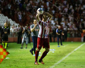 Lateral do Náutico aprova estreia: 