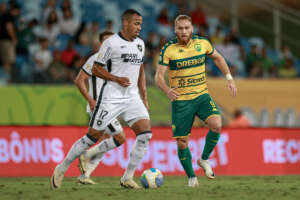 Cuiabá 1 x 2 Botafogo - Fogão vence Dourado e esquenta briga pela liderança do Brasileirão